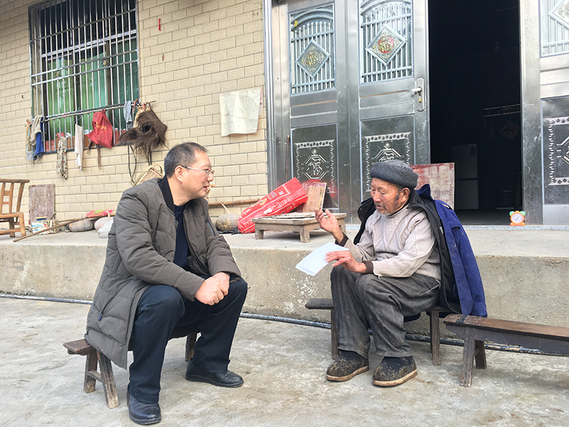 20240123109709.jpg 7向建軍赴龍山縣民主村扶貧點(diǎn)入戶調(diào)研.jpg